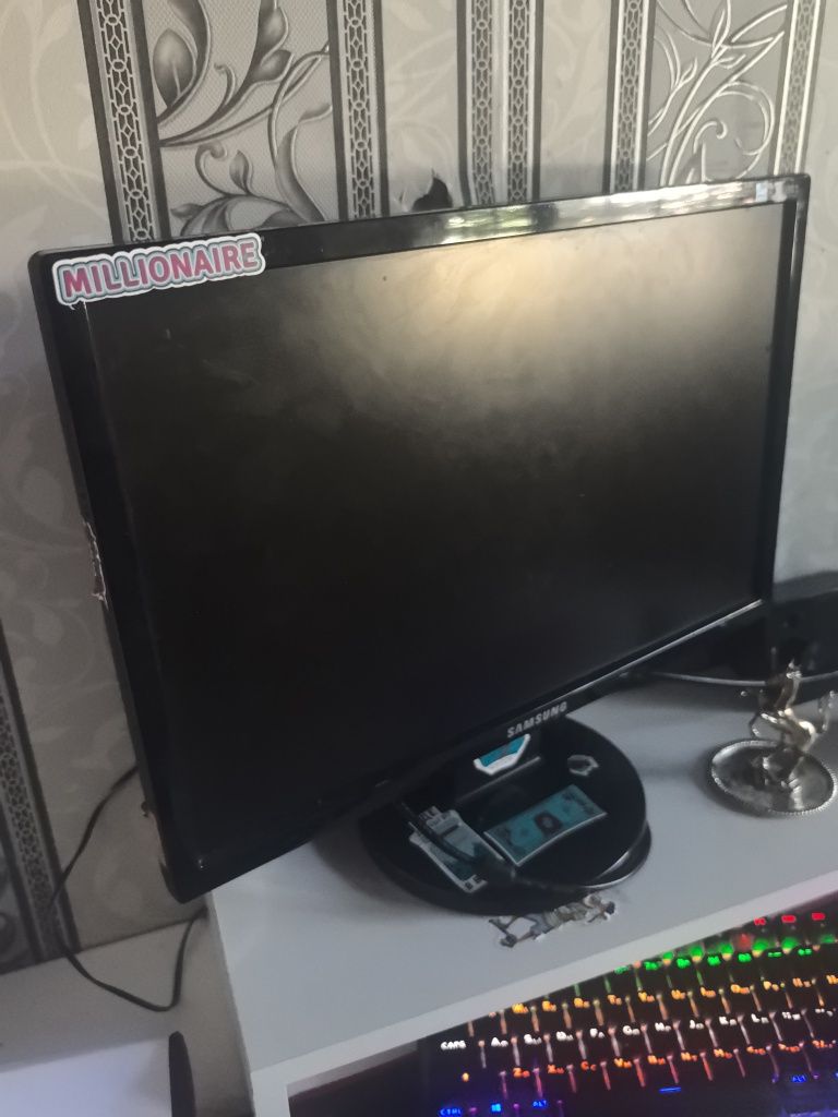 Продам монитор на запчасти