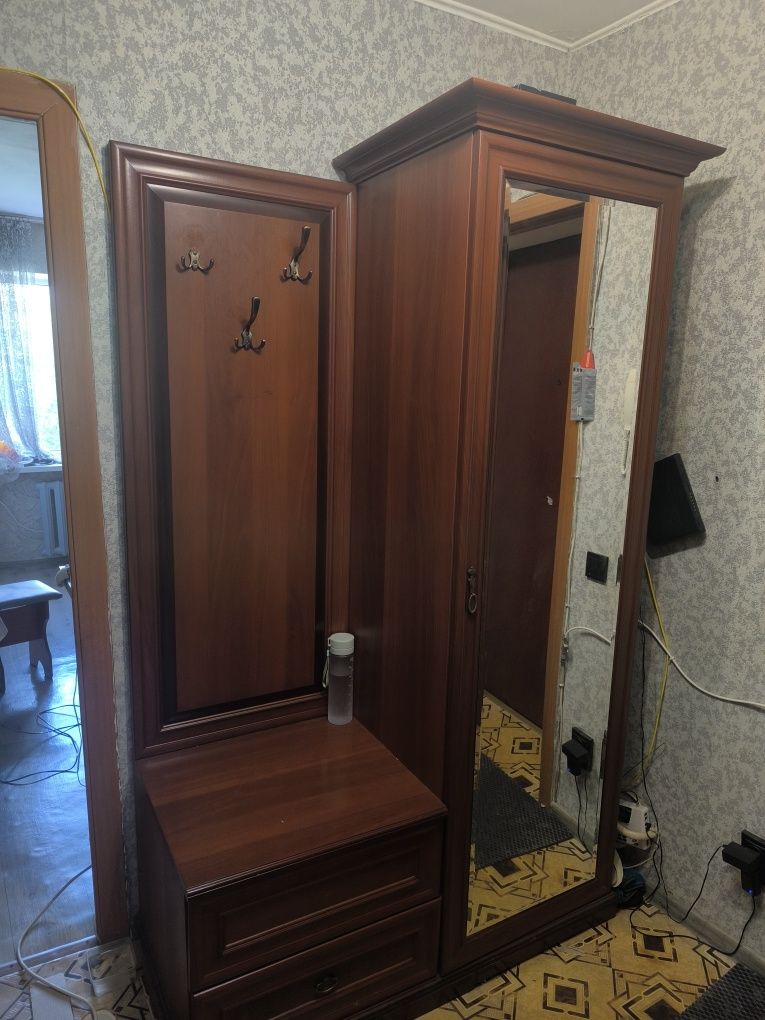 Продам прихожую состояние б/у