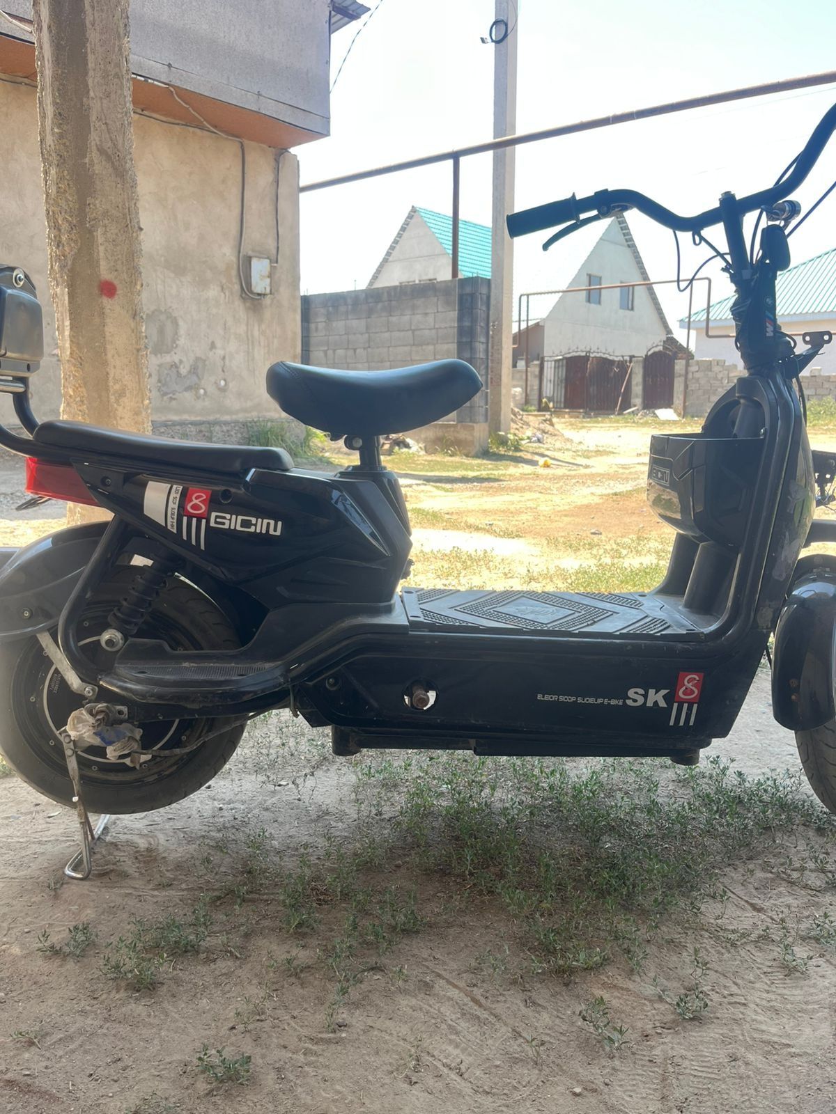 Продам электроскутер SK8