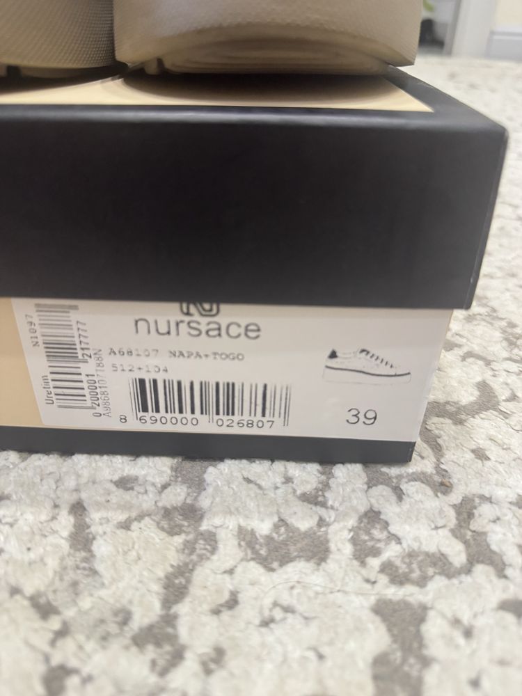 Продам обувь Nursace