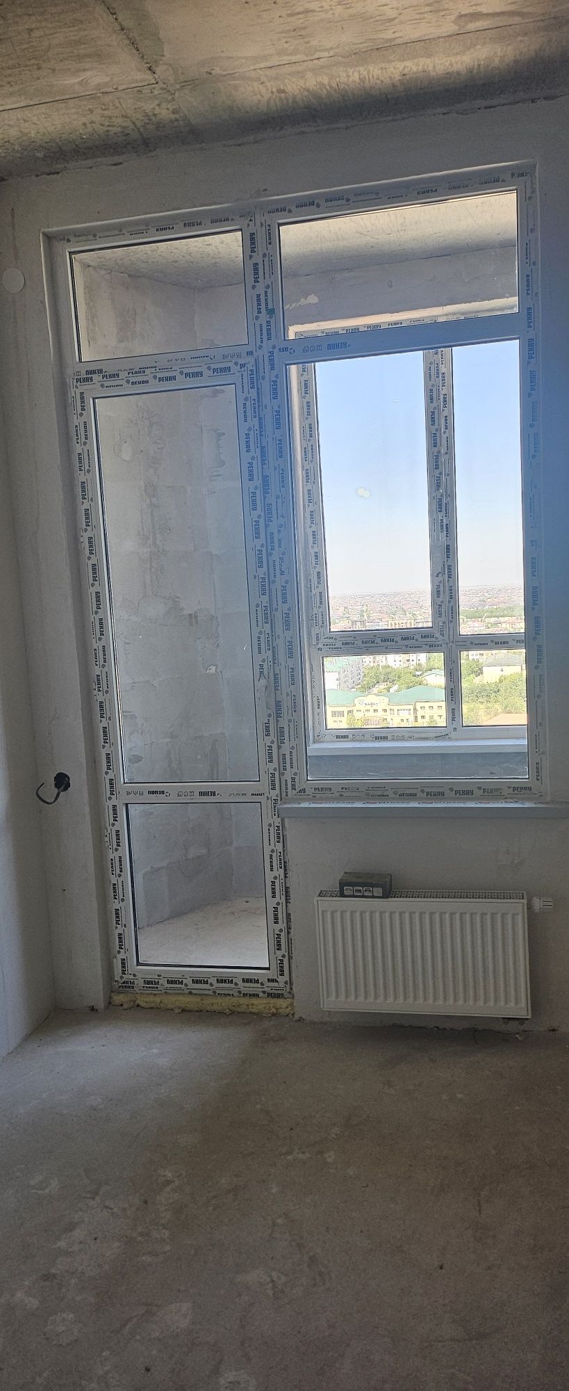 Пластиковые окно с дверю для лоджи