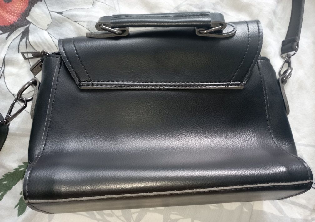 Продам сумку  черного цвета