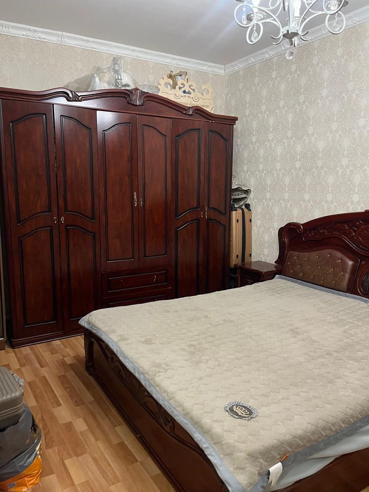 Спальный гарнитур,настоящее дерево
