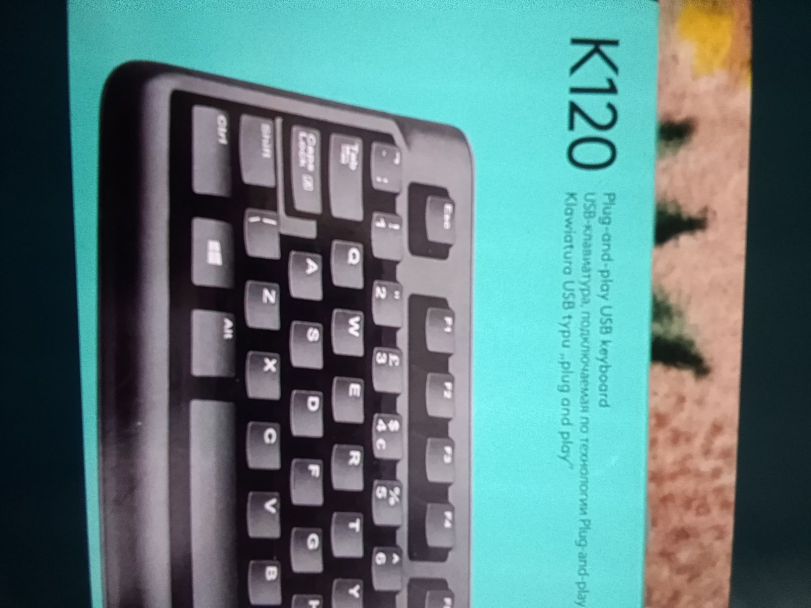 Продам клавиатуру Logitech для компьютера.