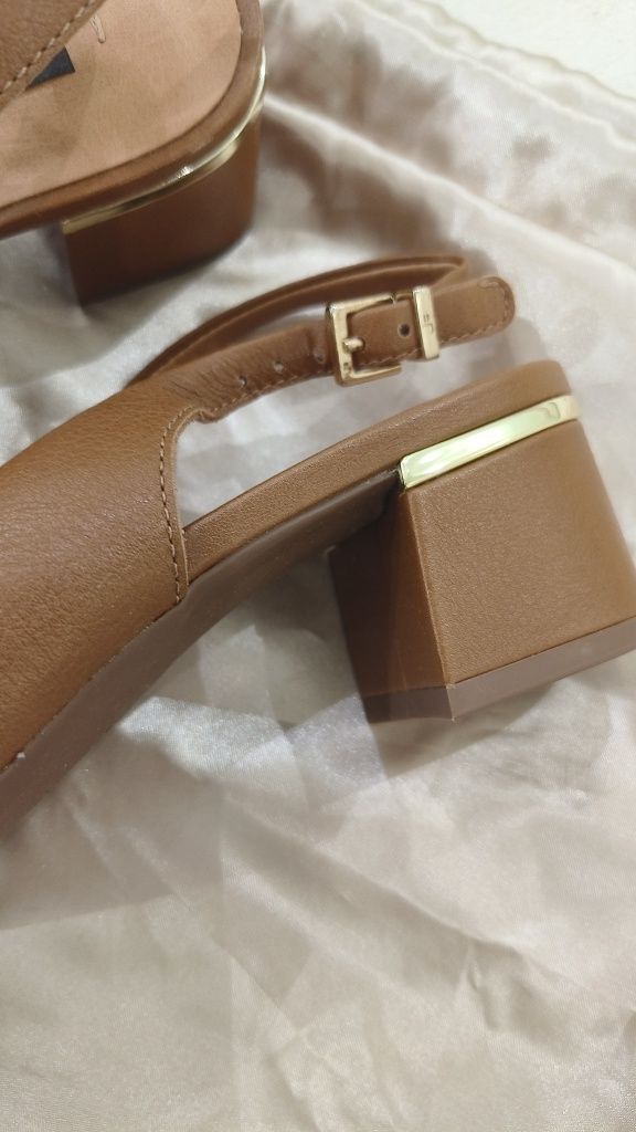Продам женские туфли