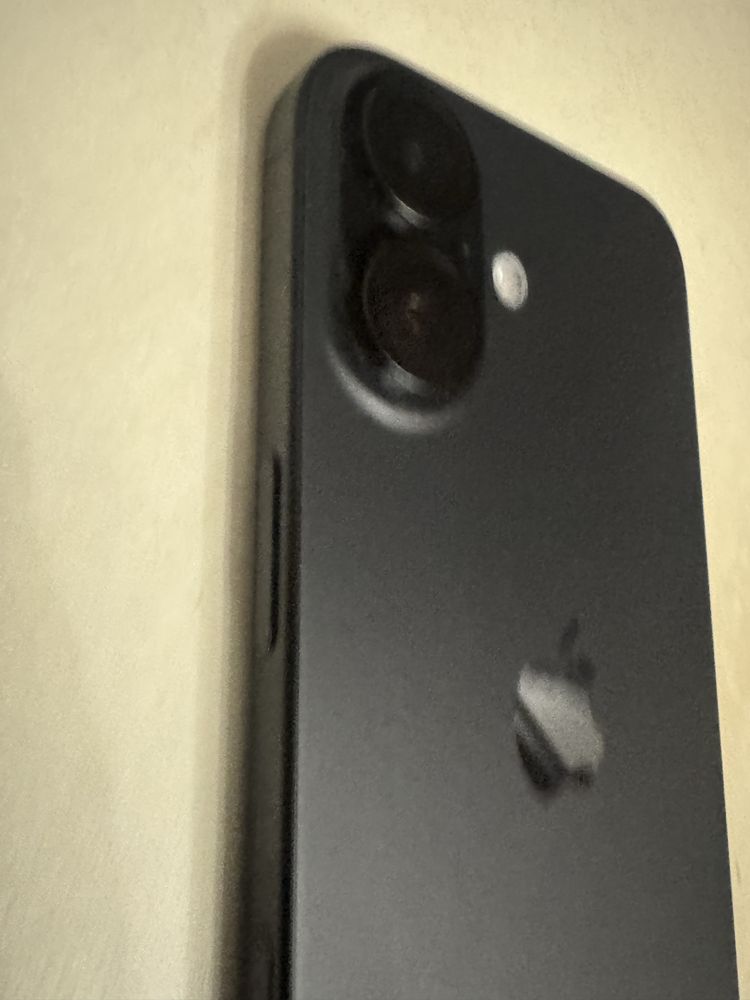 Продам iphone 16 256GB