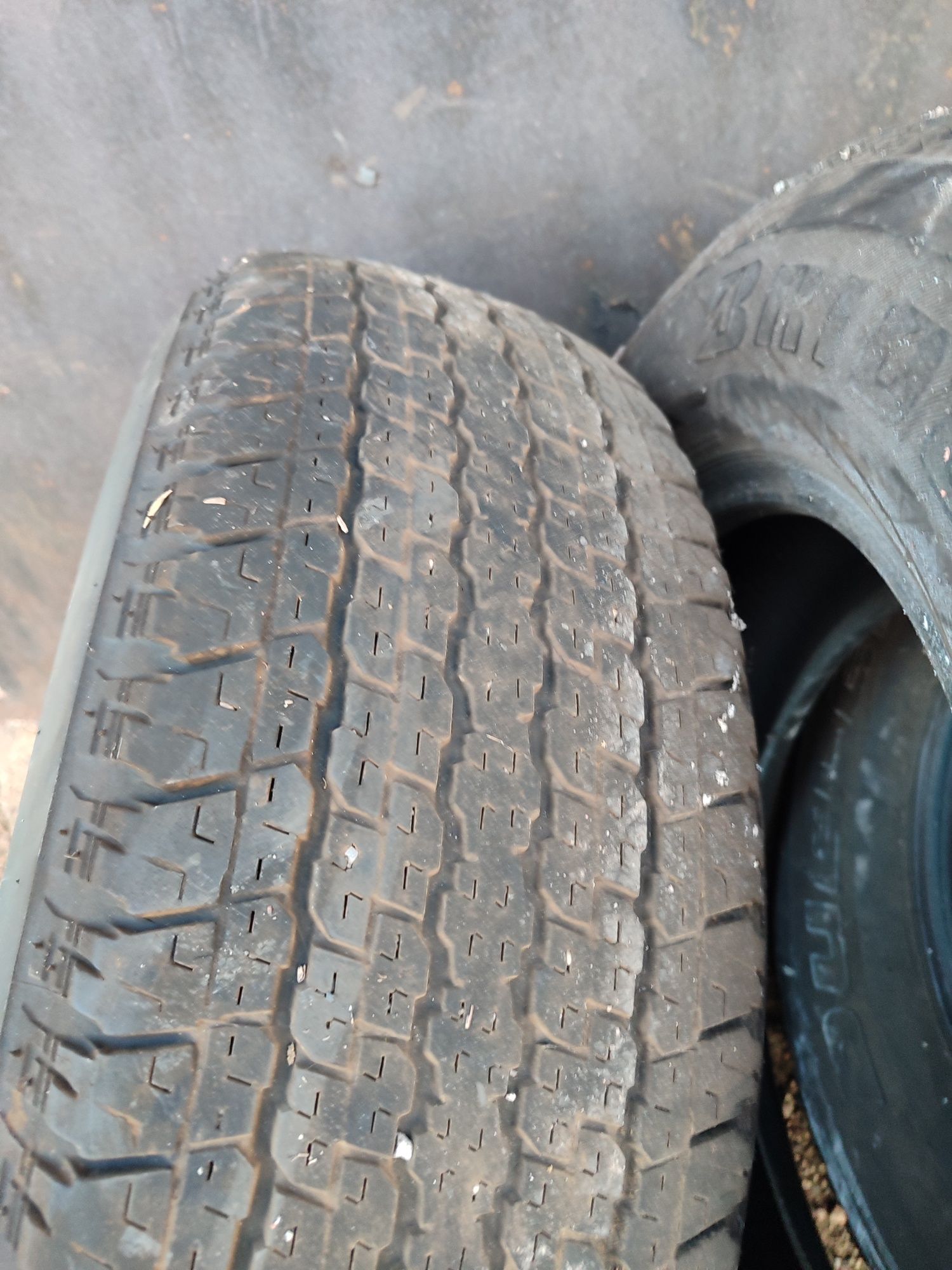 Продаются три шины Bridgestone