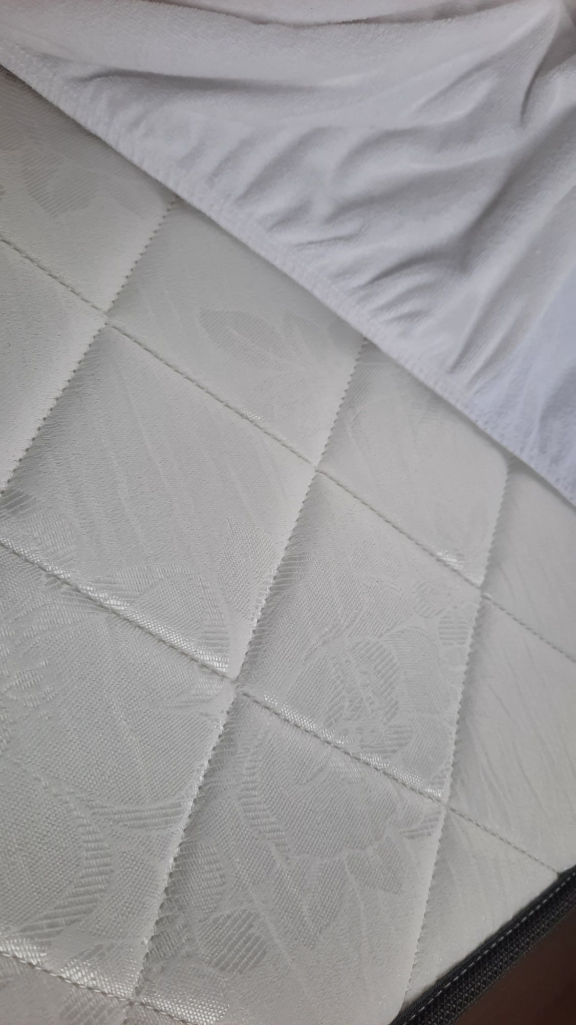 Продам новые  кровати 210×100см, матрас 200×90см, по 145тыс