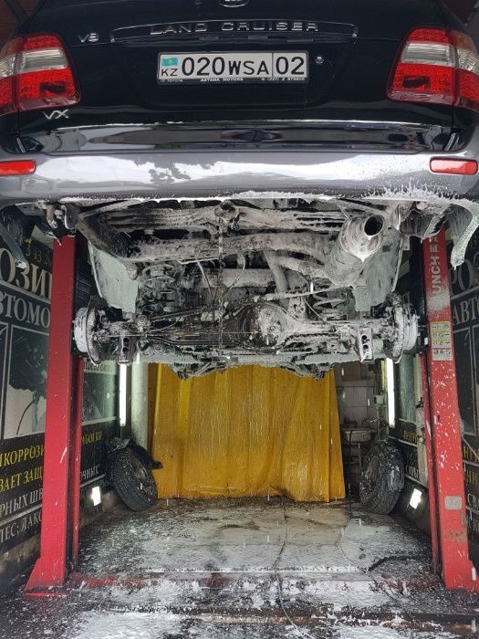 Мойка Днища автомашин на подъемнике.