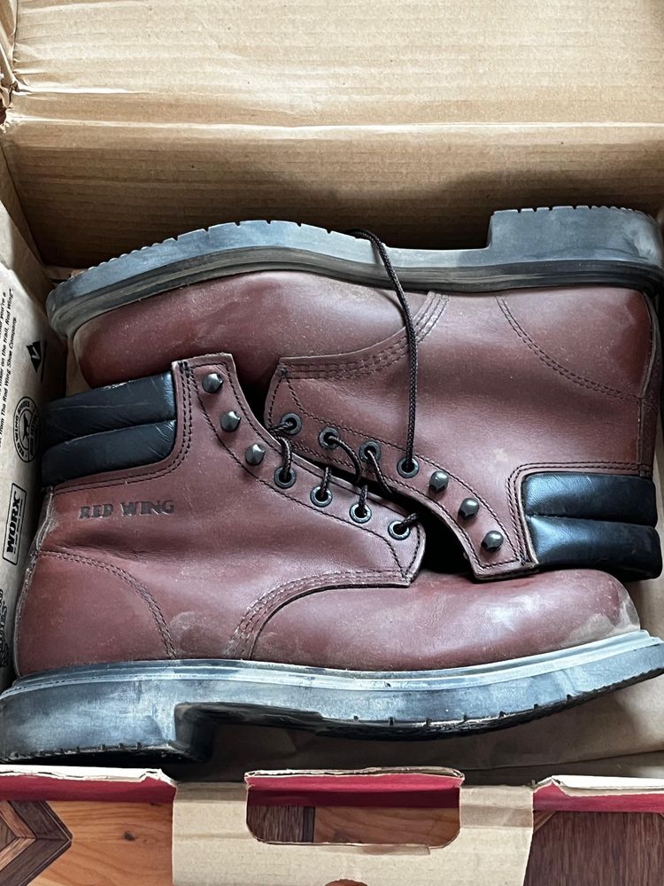 Продам ботинки red wing