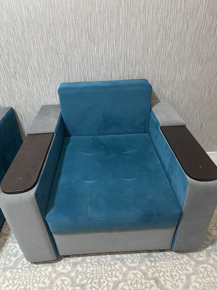 Срочно продам диван с креслом!