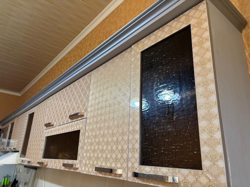 Куханный Гарнитур шкафы (холодильник и газовый плита не входит)