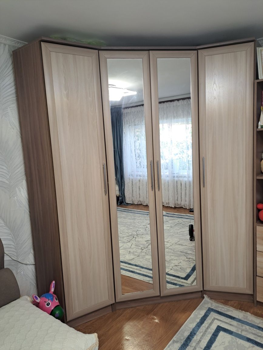 Продам Ковер 8000т шкаф 160000