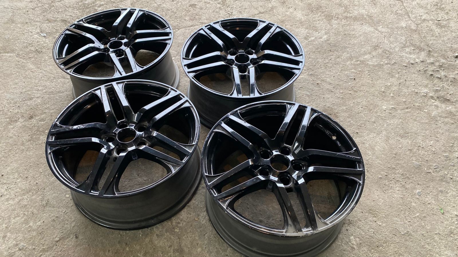 R18 PCD 5 *114,3 Комплект легкосплавных дисков