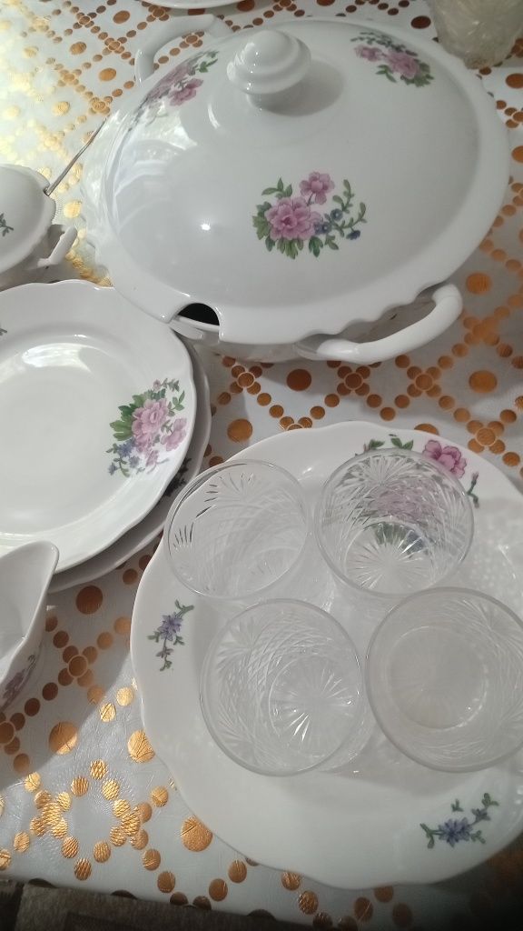 Столовый набор продам дешево