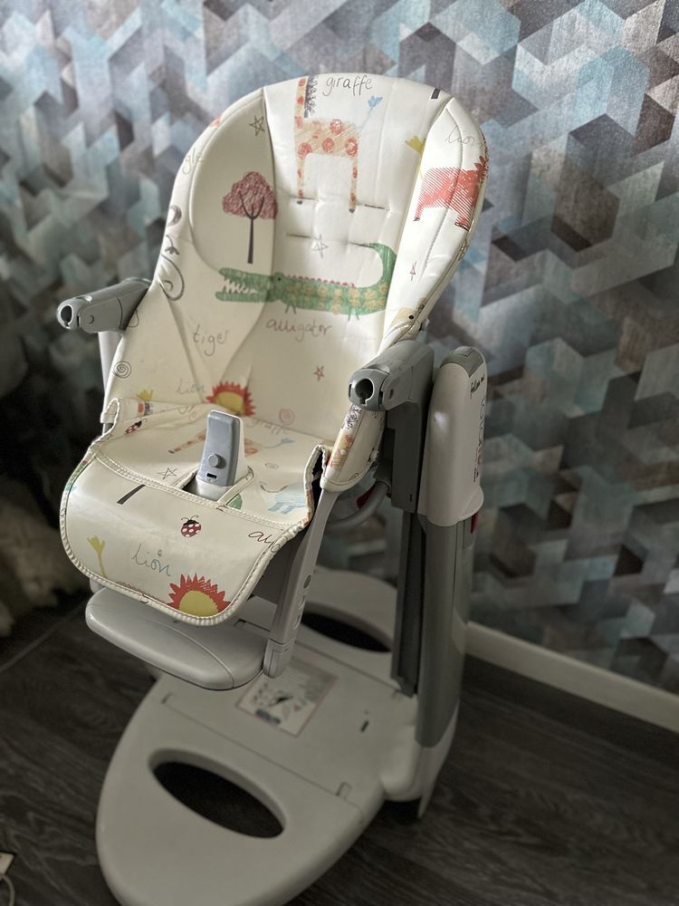 Стульчик для кормления Peg-Perego Tatamia Follow Me