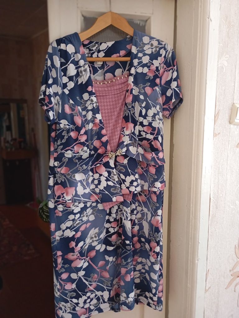 Продам платья б/у