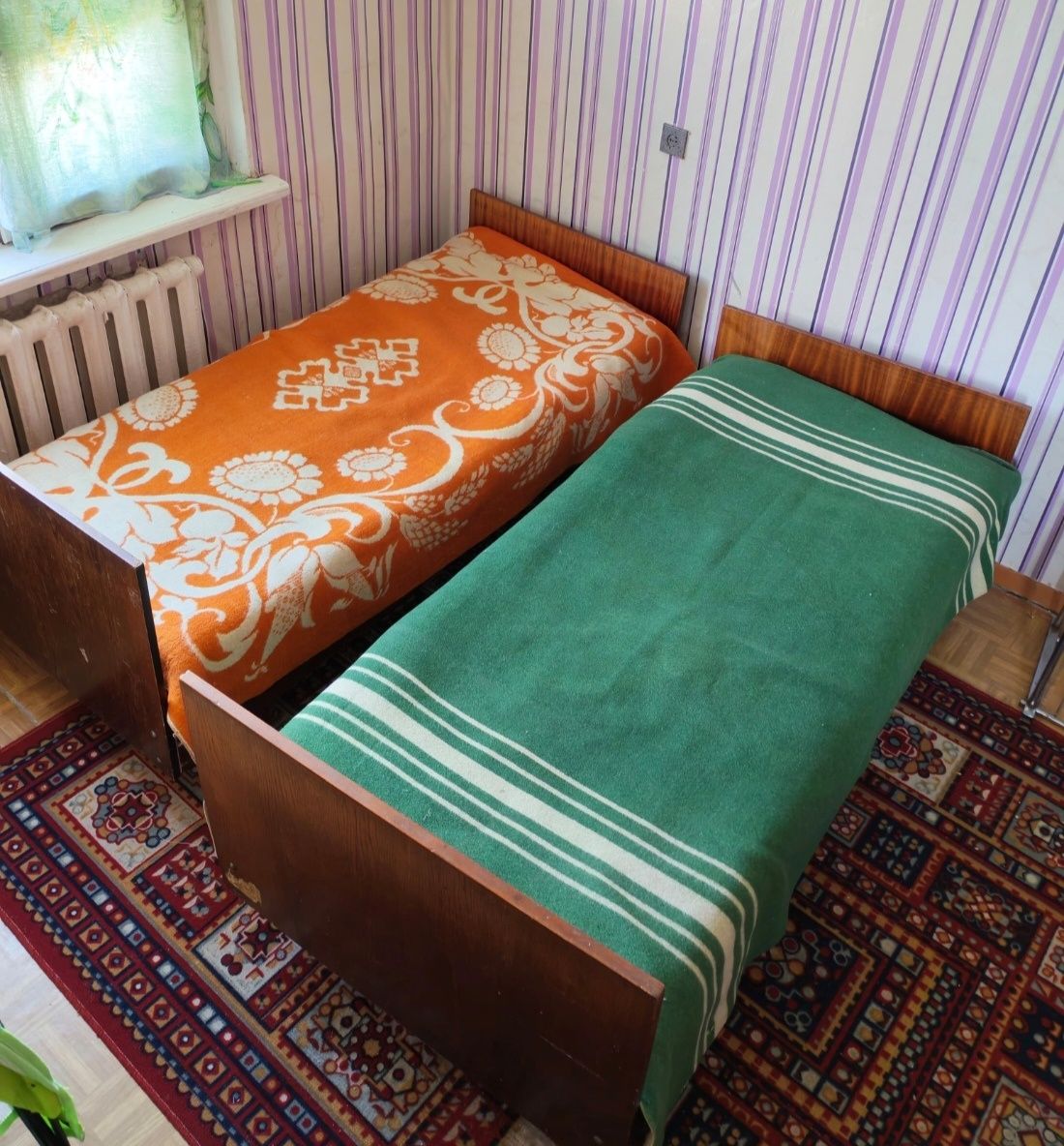 Отдам даром кровати и диван