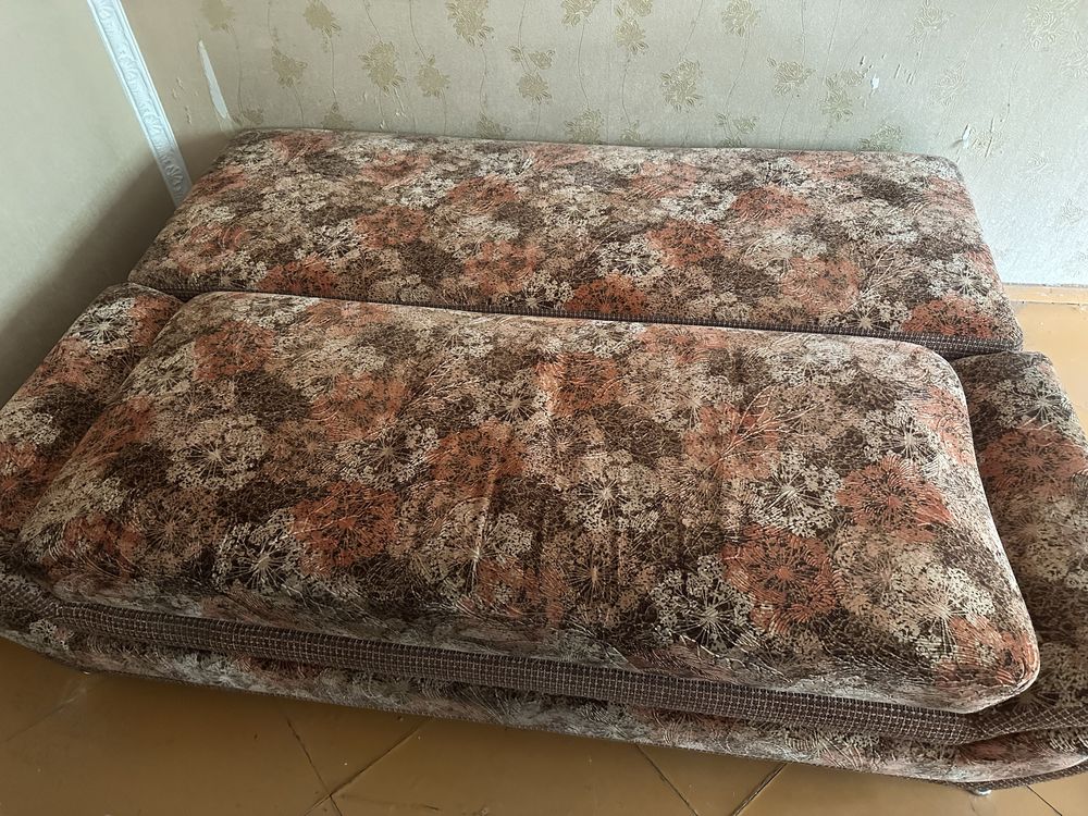 Продам диван, в отличном состояний без посторонних запахов