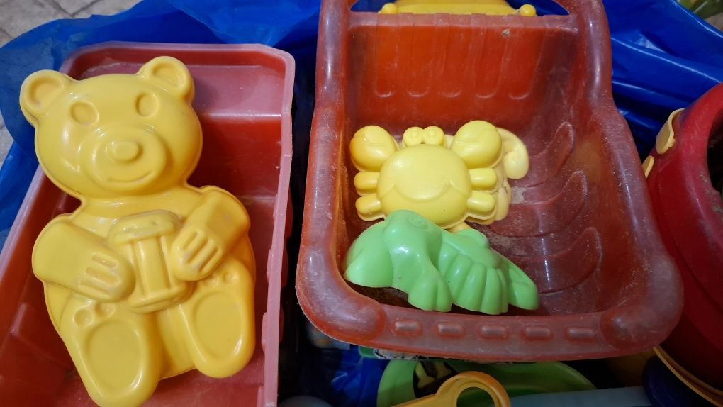 Большой пакет игрушек для песочницы и не только.