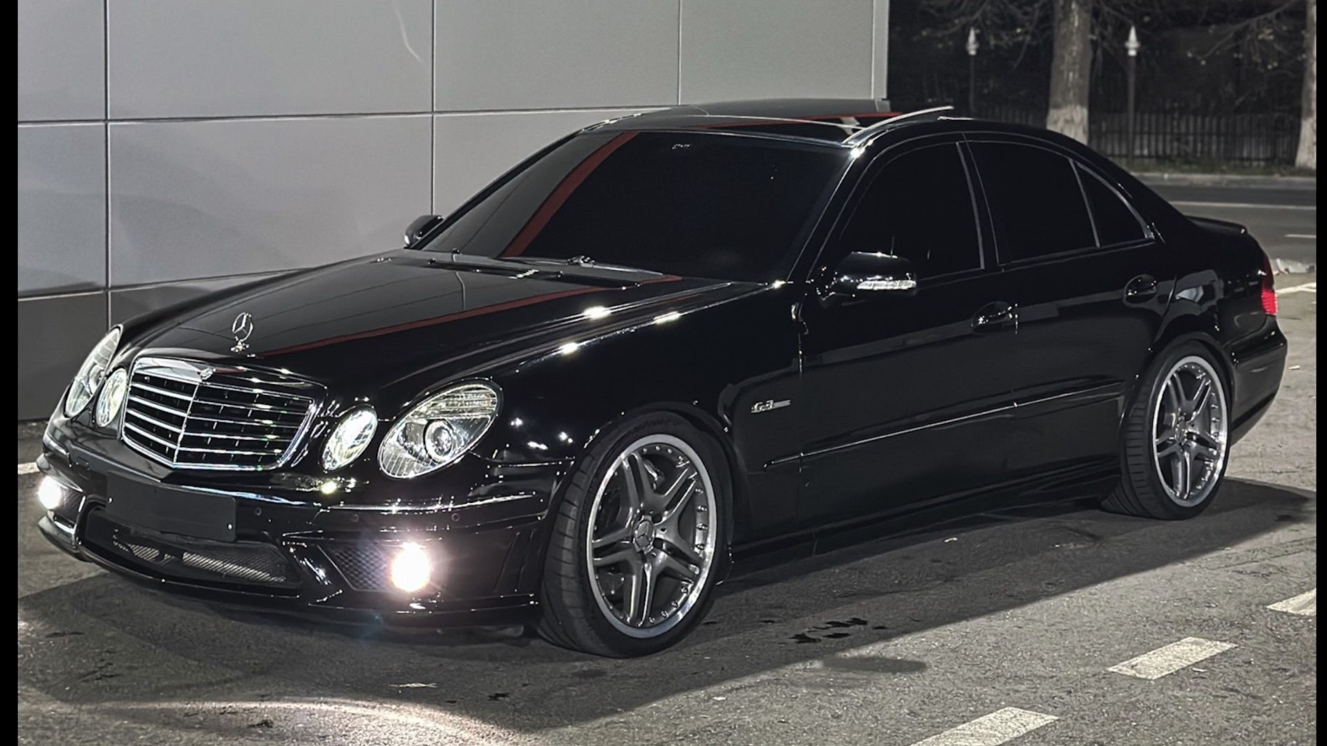 Бампер Мерседес 211 AMG6.3