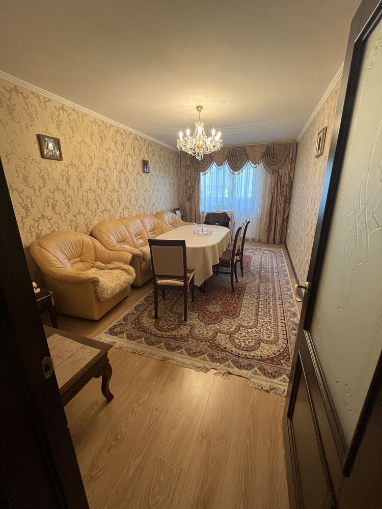 Квартира 5 комн 8мкр
