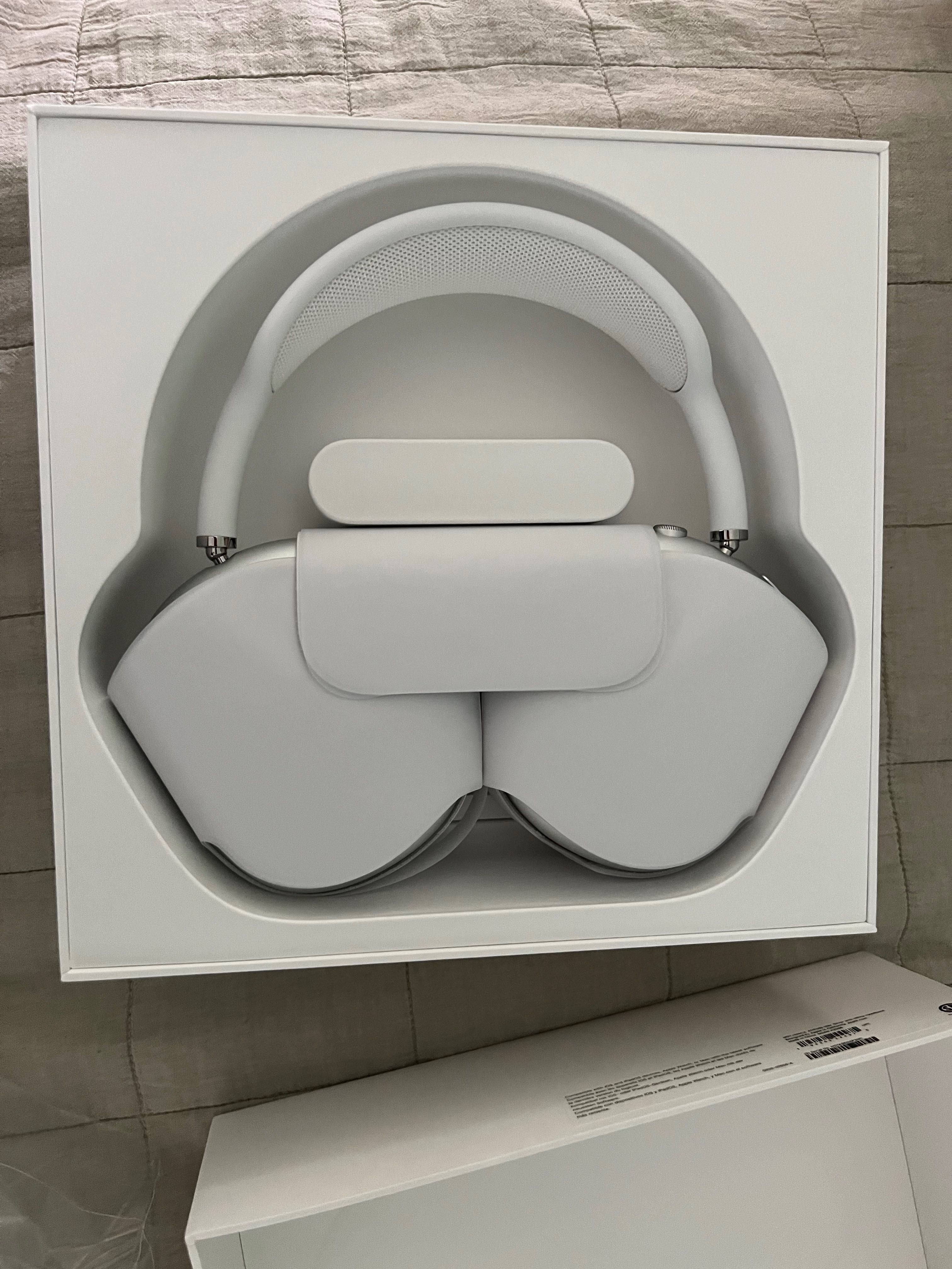 AirPods Max новые