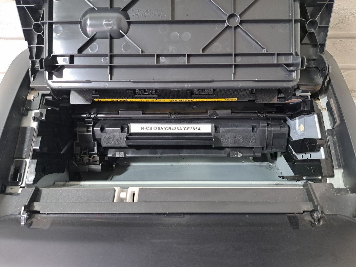 Продам принтер Canon Isensys LBP6020B  (идеал)