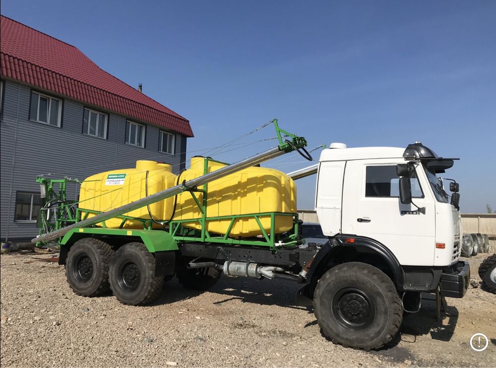 Самоходный опрыскиватель KRONOS на базе ЗИЛ 131 (30 м, 4000 л)