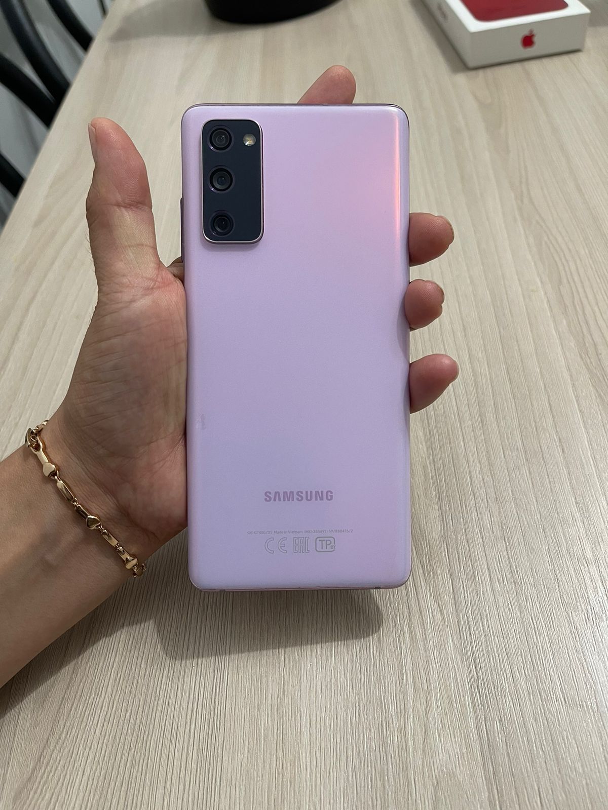 Samsung s20Fe 128гб