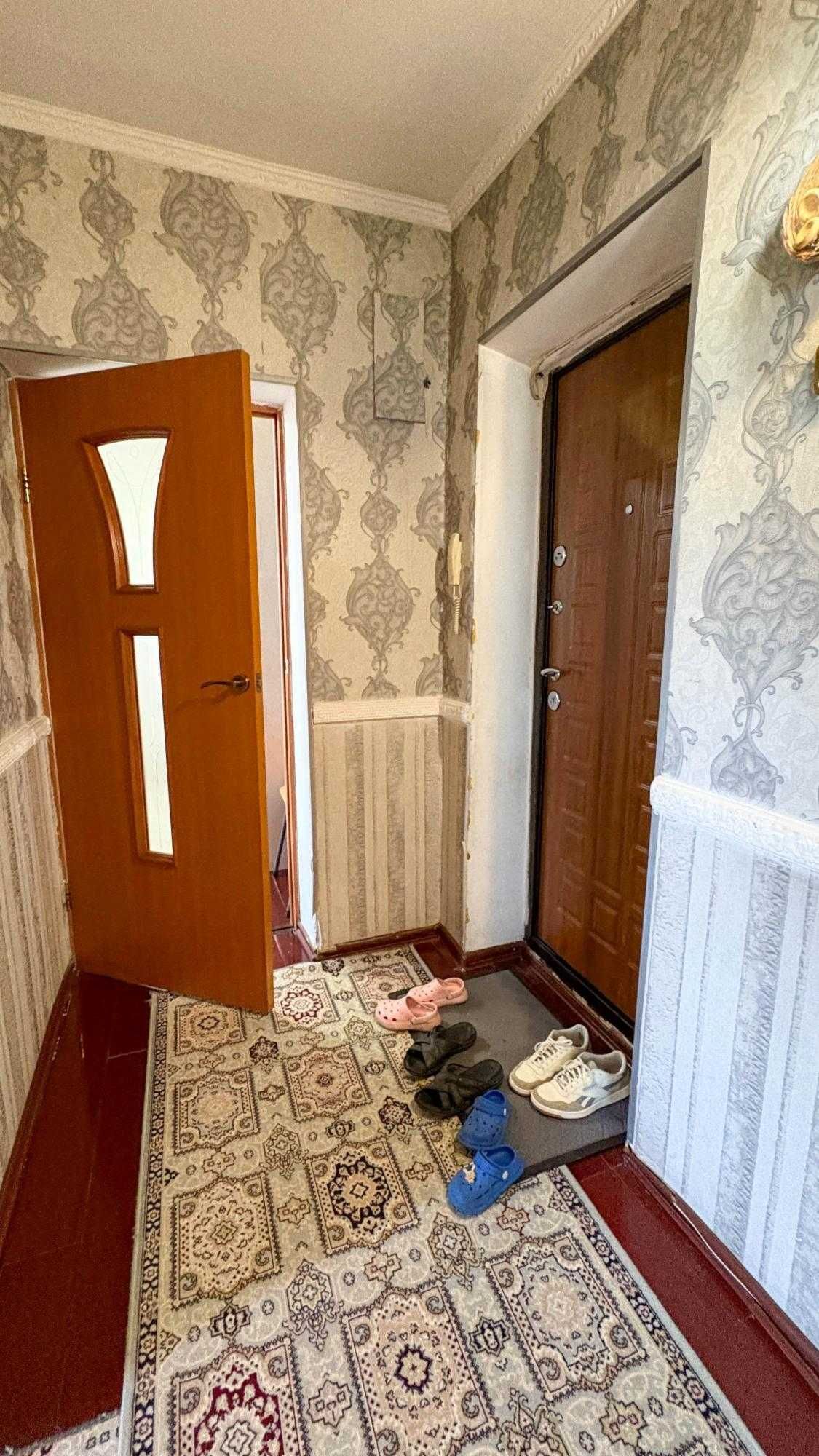 продается 2 ком в центре Айым