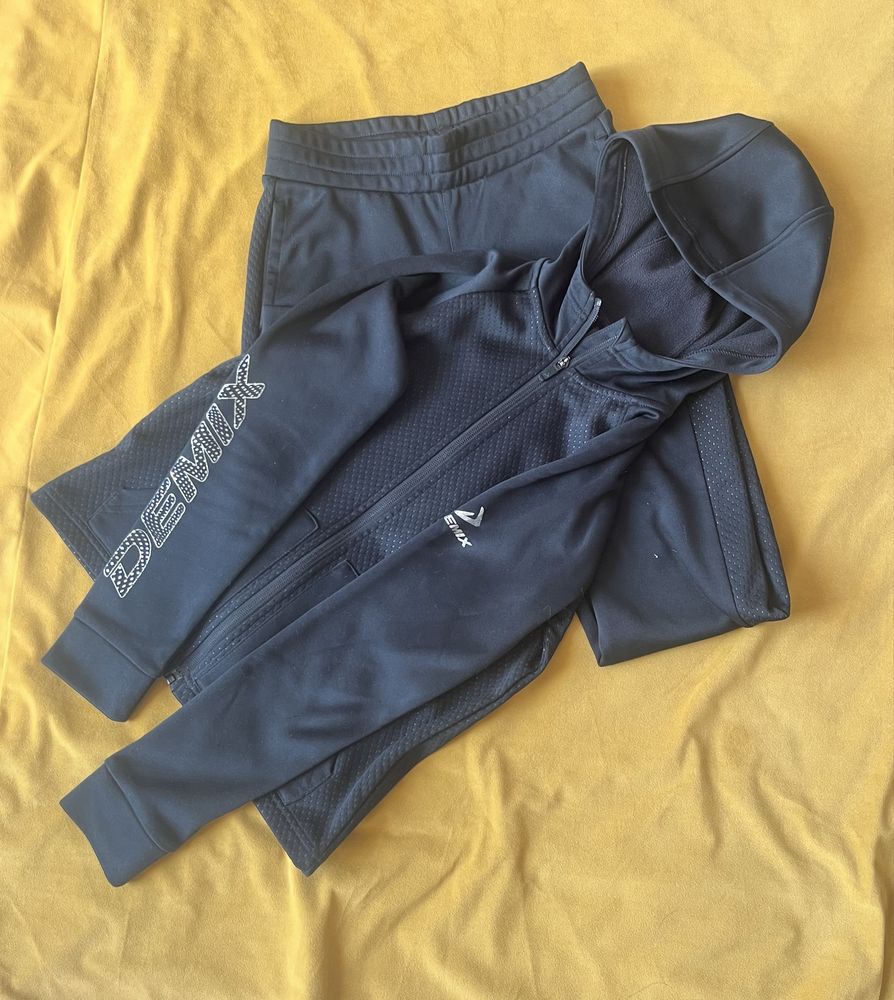 Спортивный детский костюм
