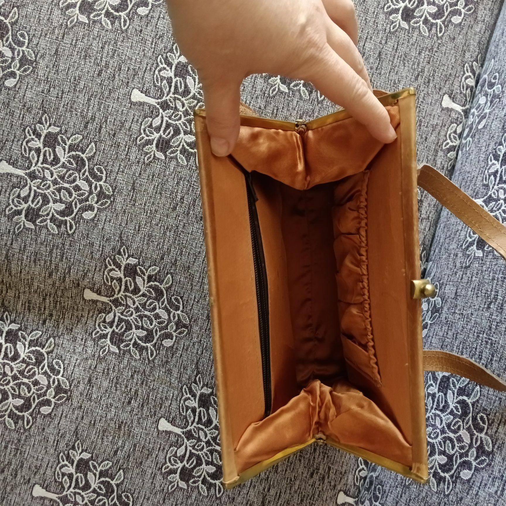 Сумки дамские новые, стильные, красочные, на замочках, на застежках...