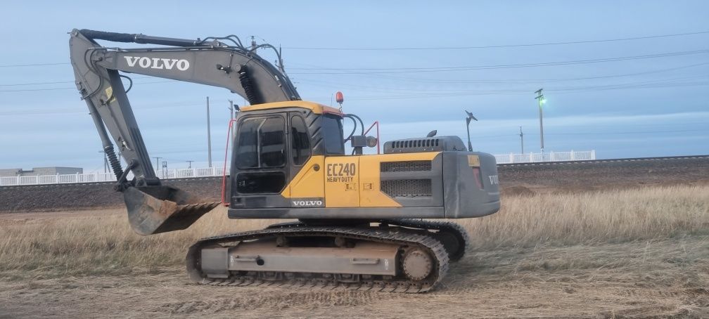 Продам экскаватор гусеничный