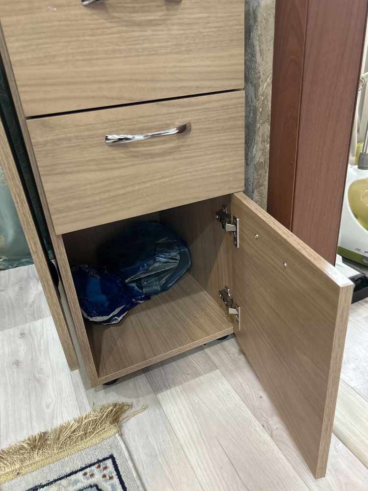 Продам маникюрный стол