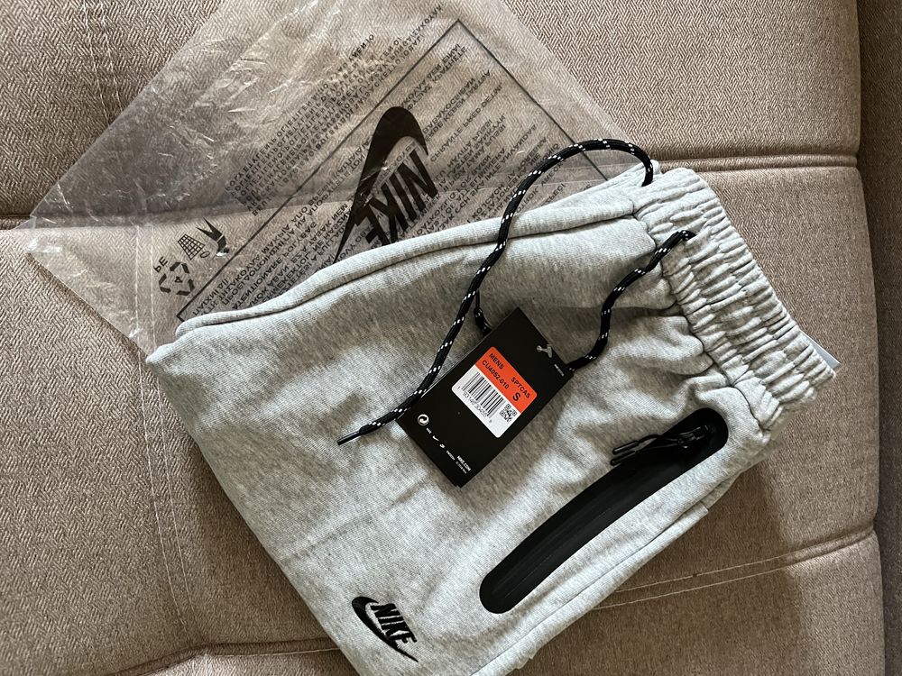 продаю новый найк теч флис трико новый версия (nike tech fleece)