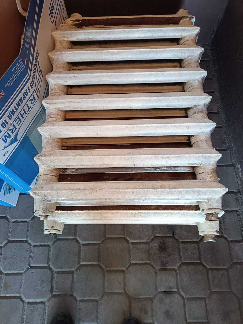 Продам чугунную  батарею