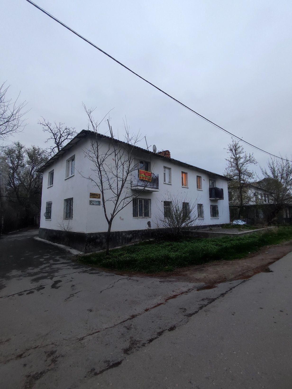 Центр 2х комн.кв.  2эт.  Абая