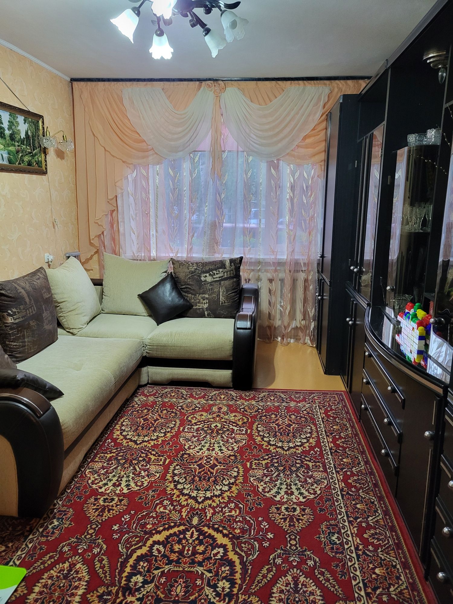 Продам 2 ух комн кв Ленинградку в 19 мкр