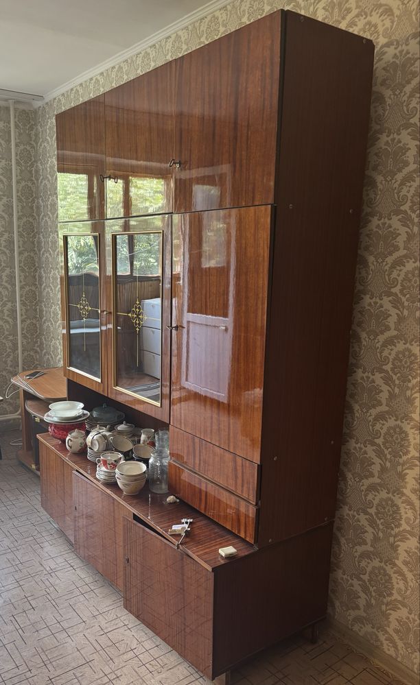 Винтажный сервант в стиле midcentury