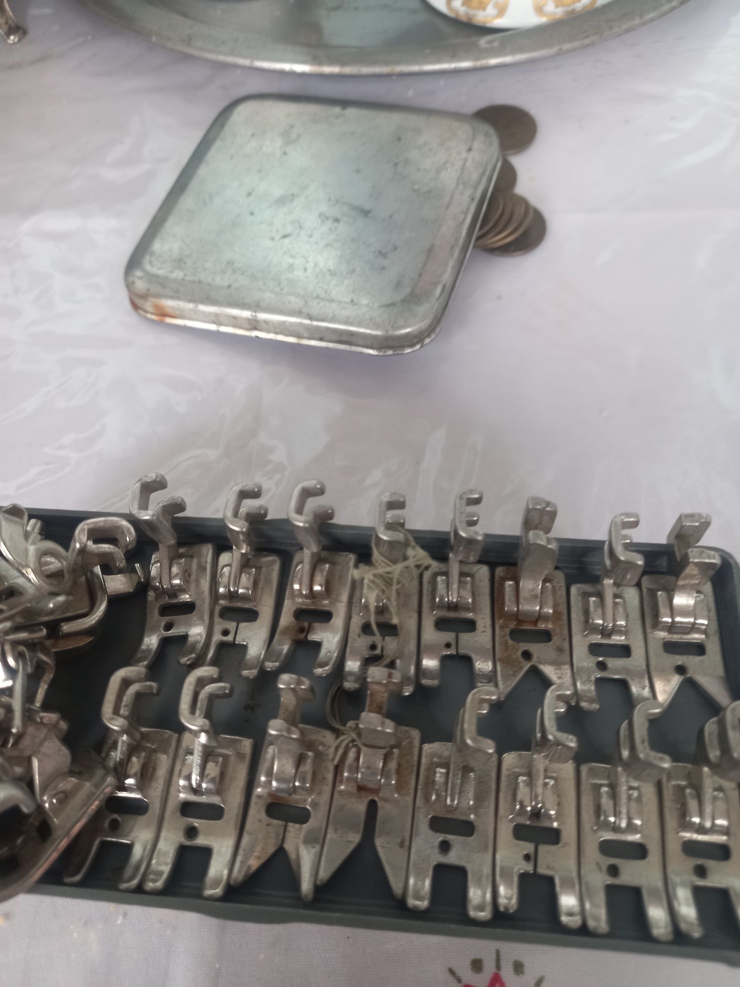 Продаю  лапки  советских швейных машин,