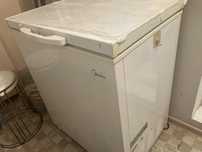 Продам морозильный ларь Midea AS-185 C