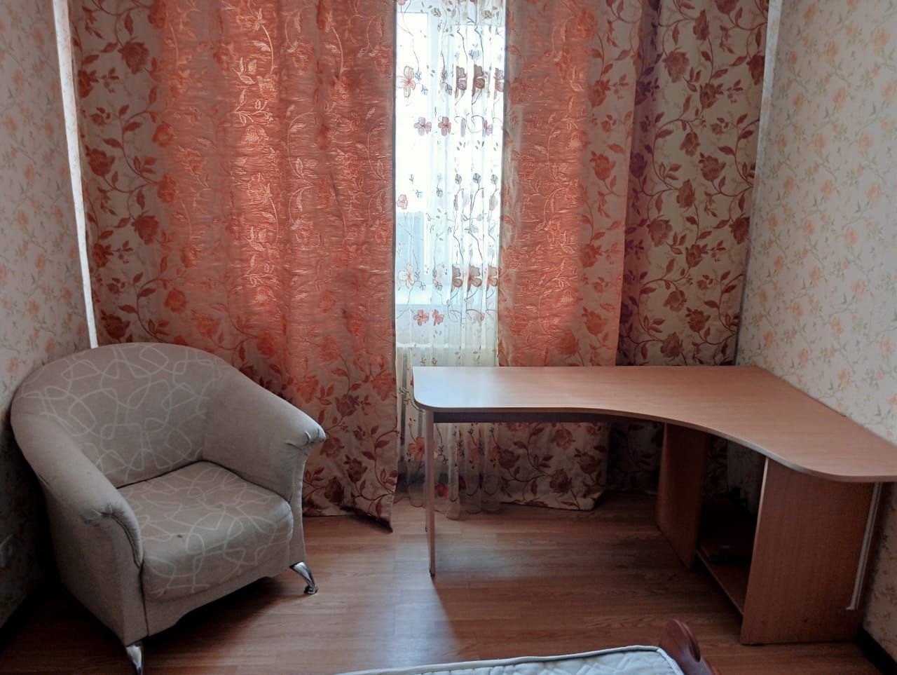 Продаю мебель диван- тахта, кресло, шкаф, стол для компьютера