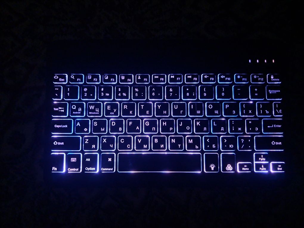 Беспроводная клавиатура с RGB подсветкой