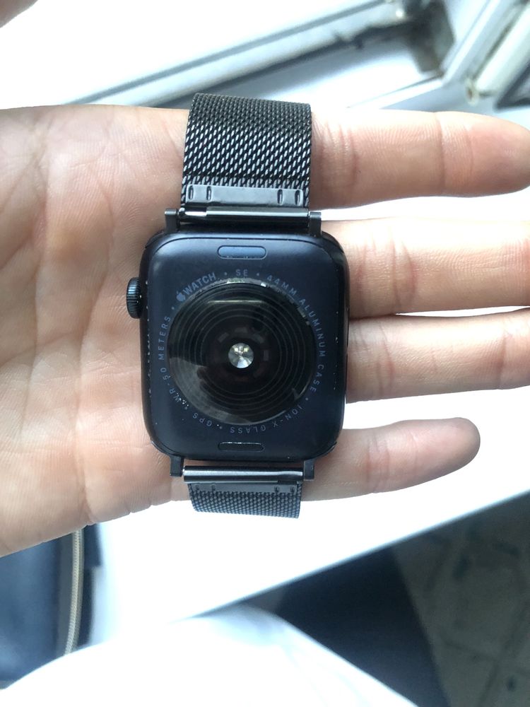 apple wath se в хорошем состояние