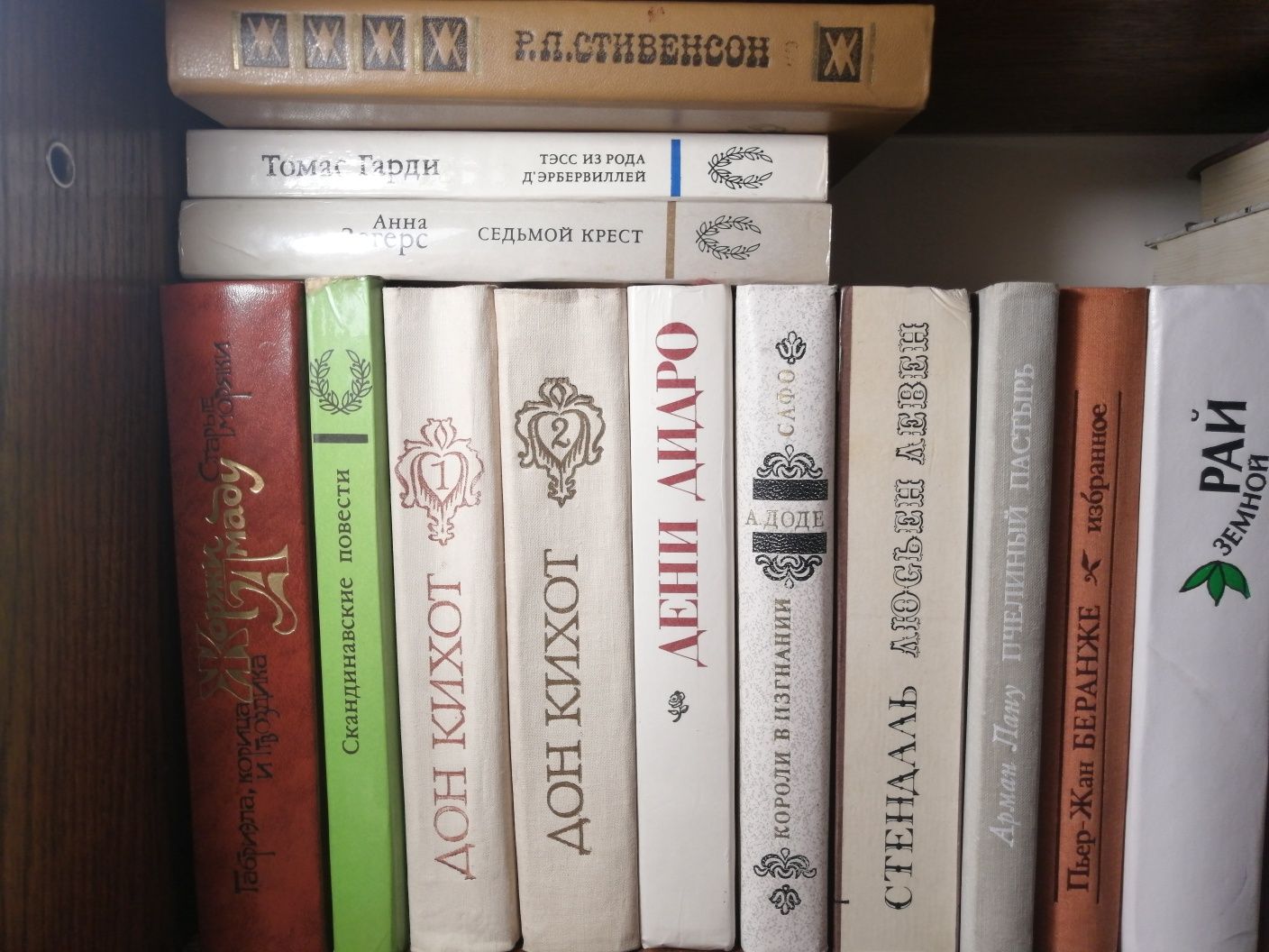 Книги продам, в отличном состоянии, большинство нечитанные.