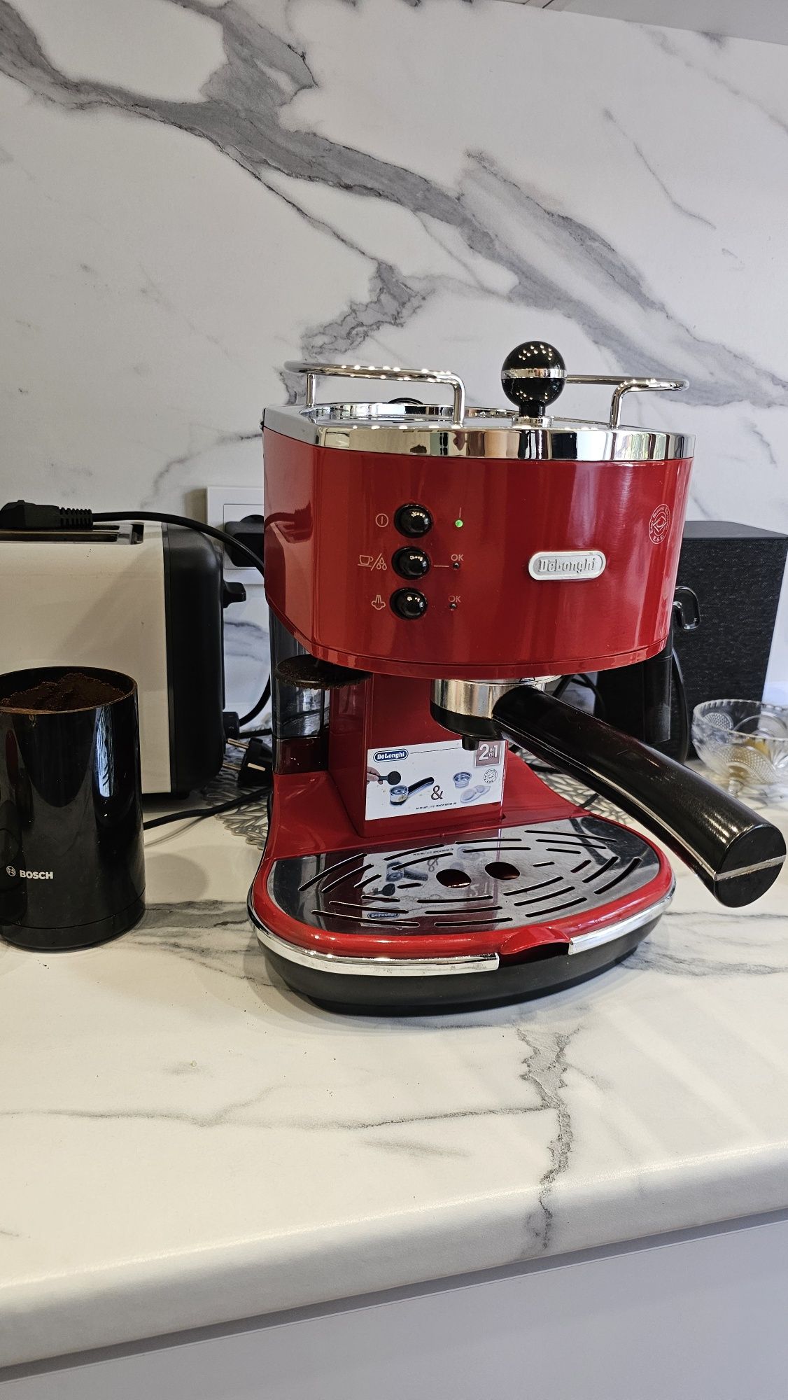 Продам рожковую кофемаши Delonghi