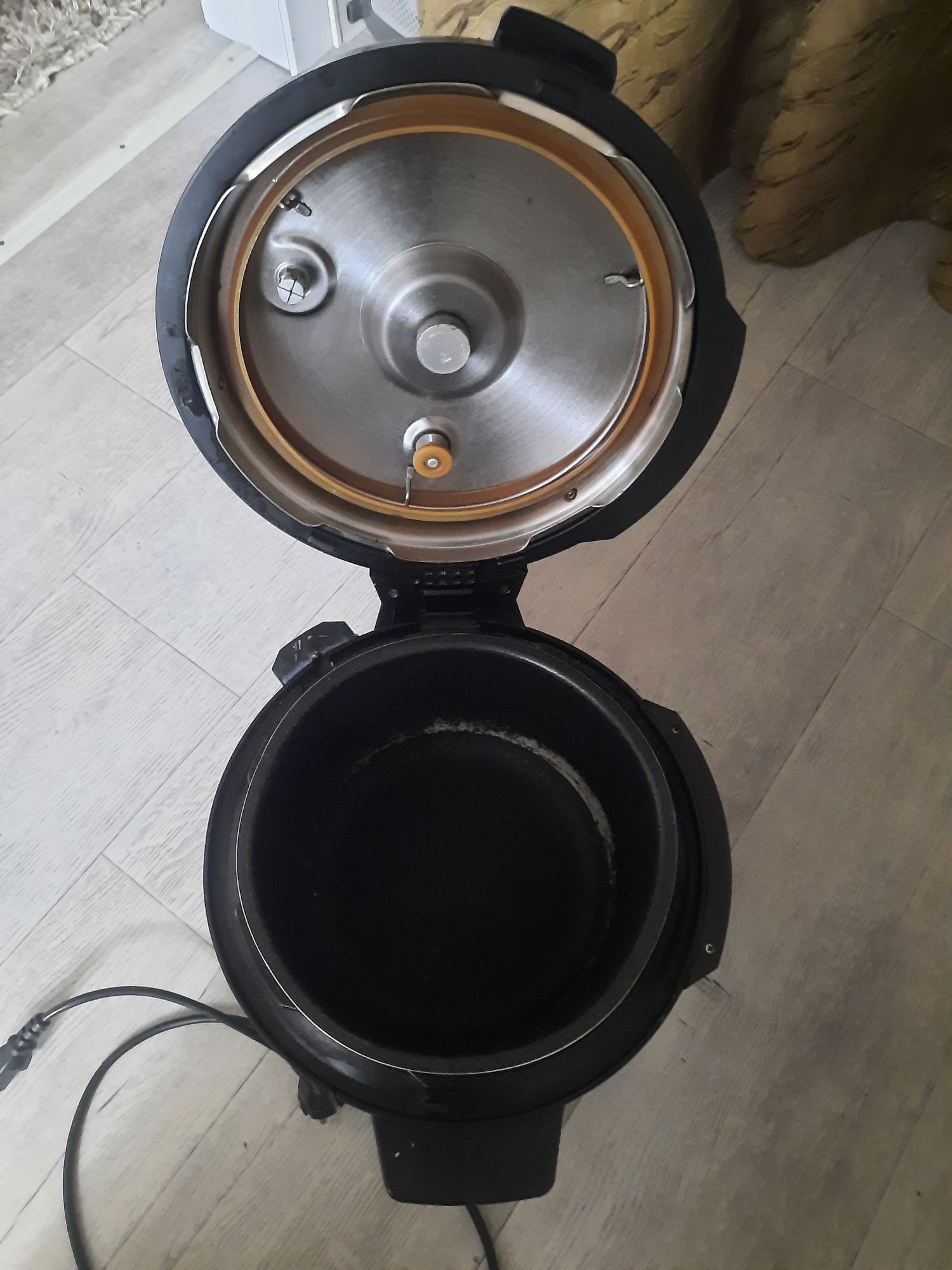 Продам микроволновку Редмонд
