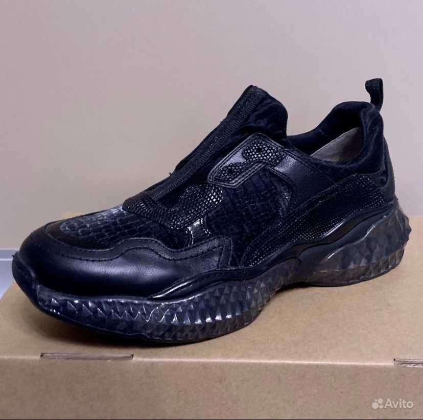 Кроссовки фирмы TJ COLLECTION