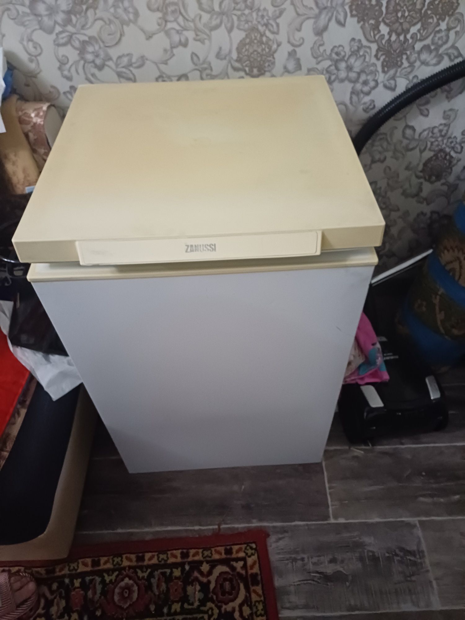 Продам Морозилник рабочи б/у цена 45 тысяч теңнге.гАстанан